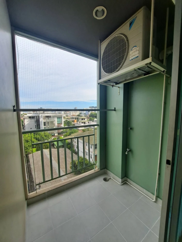 For rent: Lumpini Place Ratchayothin, 6th floor unit. High-quality built-in furniture and complete electrical appliances. Book now!