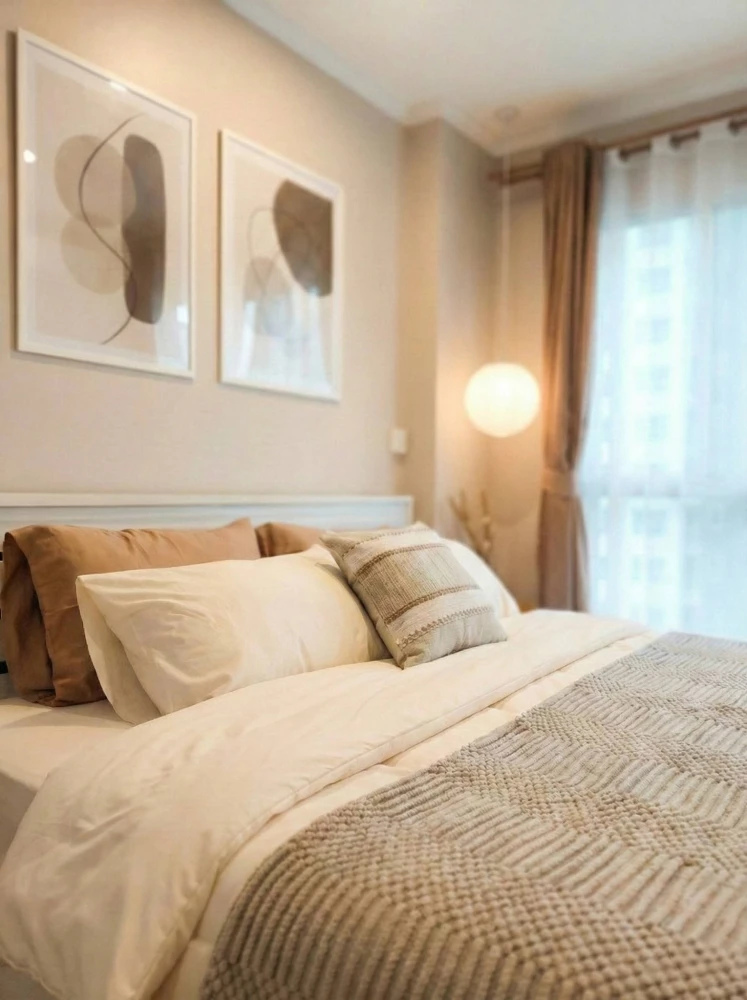 For rent: Lumpini Place Ratchayothin, high floor unit, very livable, fully furnished. Just bring your belongings and move in!