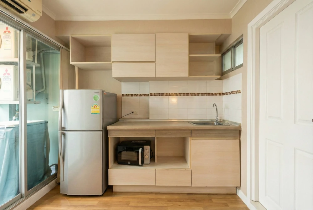 For rent: Lumpini Place Ratchayothin, high floor unit, very livable, fully furnished. Just bring your belongings and move in!