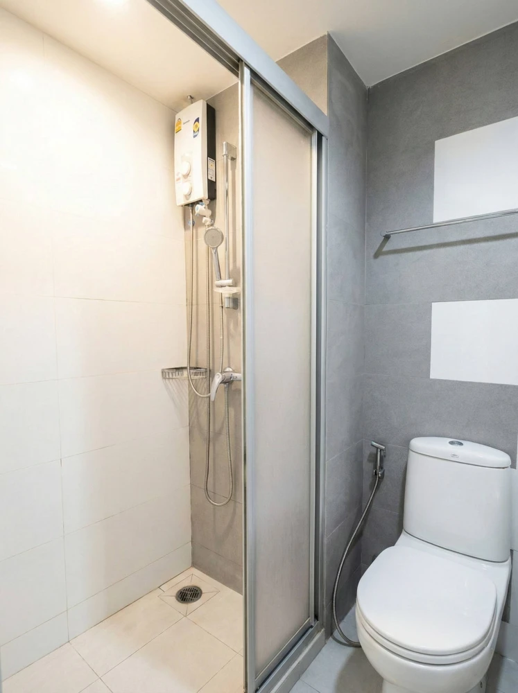 For rent: Lumpini Place Ratchayothin, high floor unit, very livable, fully furnished. Just bring your belongings and move in!