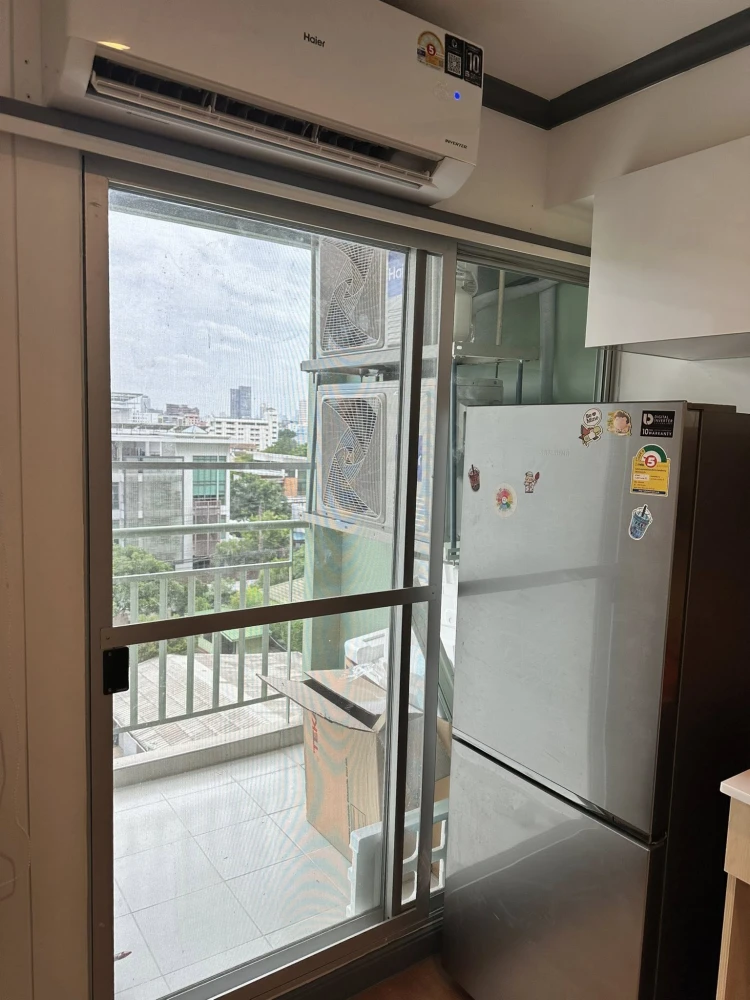For rent: Lumpini Place Ratchayothin, nice room, good location, fully furnished, don't miss it.