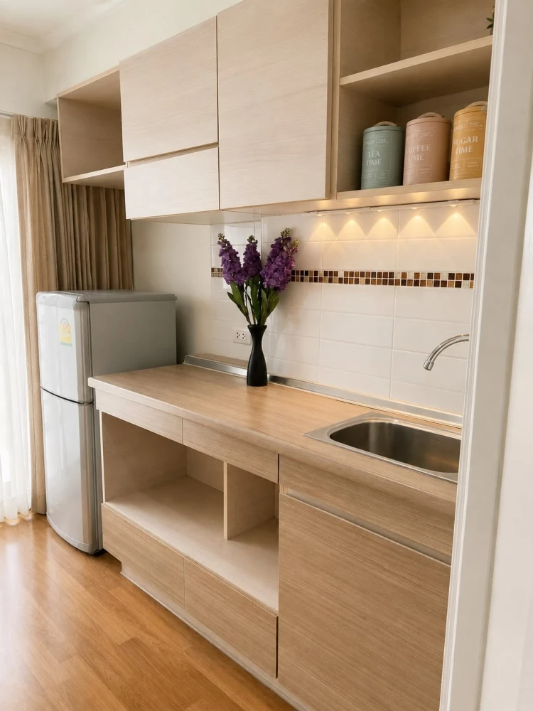 For rent: Lumpini Place Ratchayothin, beautifully decorated minimalist-style room with complete amenities. Book now!
