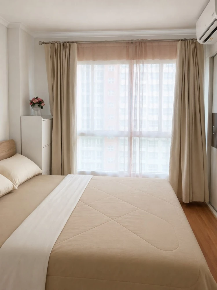 For rent: Lumpini Place Ratchayothin, beautifully decorated minimalist-style room with complete amenities. Book now!