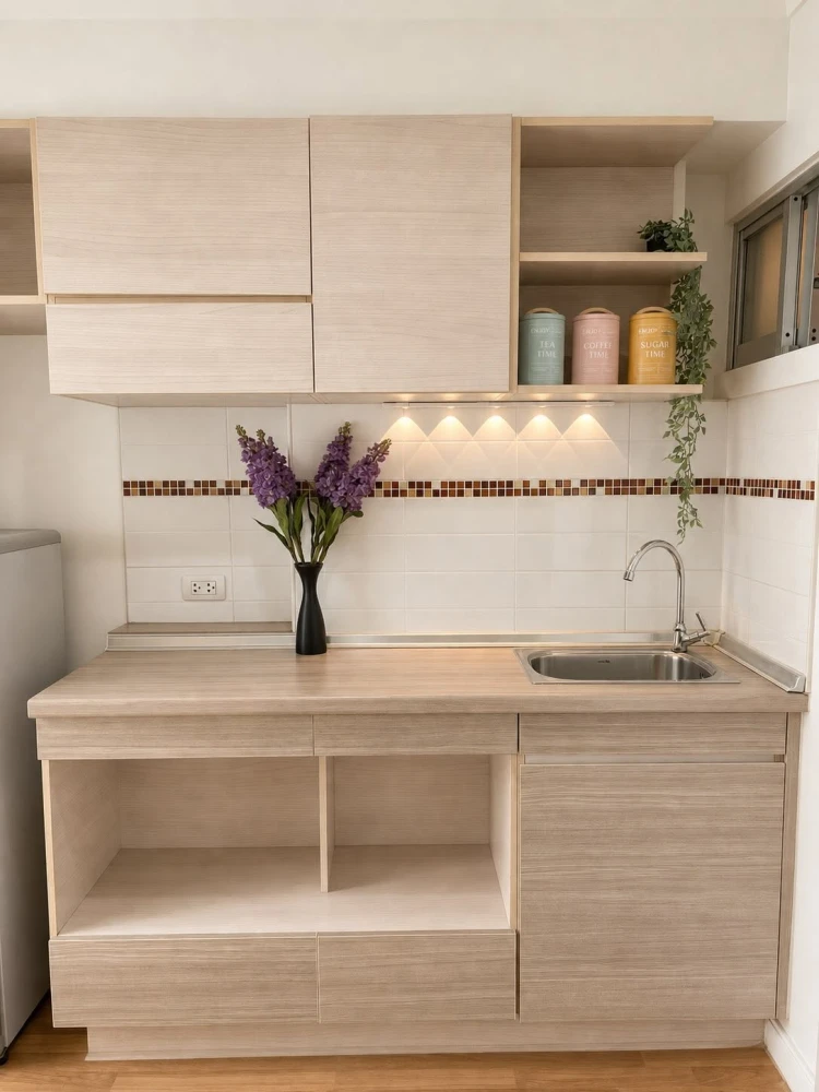 For rent: Lumpini Place Ratchayothin, beautifully decorated minimalist-style room with complete amenities. Book now!