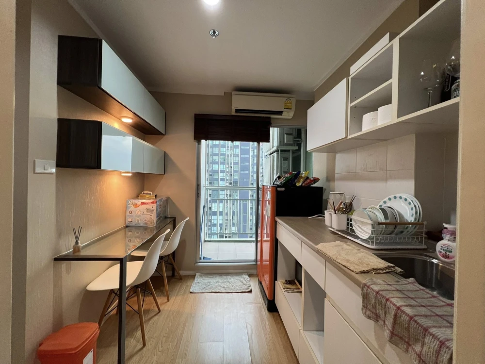 For rent: Lumpini Place Srinakarin-Huamak Station, 1 bedroom, 1 bathroom, fully furnished, hurry and book now.