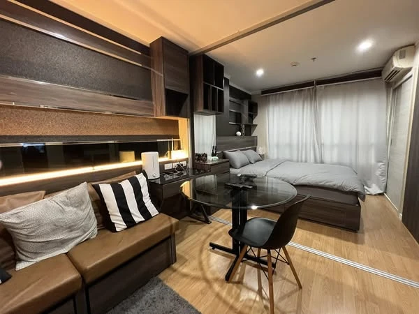 For rent: Lumpini Place Srinakarin-Huamak Station, 1 bedroom, 1 bathroom, fully furnished, hurry and book now.