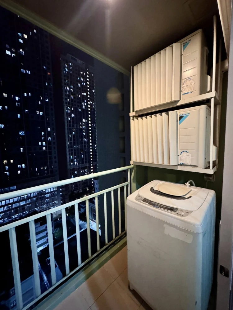 For rent: Lumpini Place Srinakarin-Huamak Station, 1 bedroom, 1 bathroom, fully furnished and equipped. Reserve now!