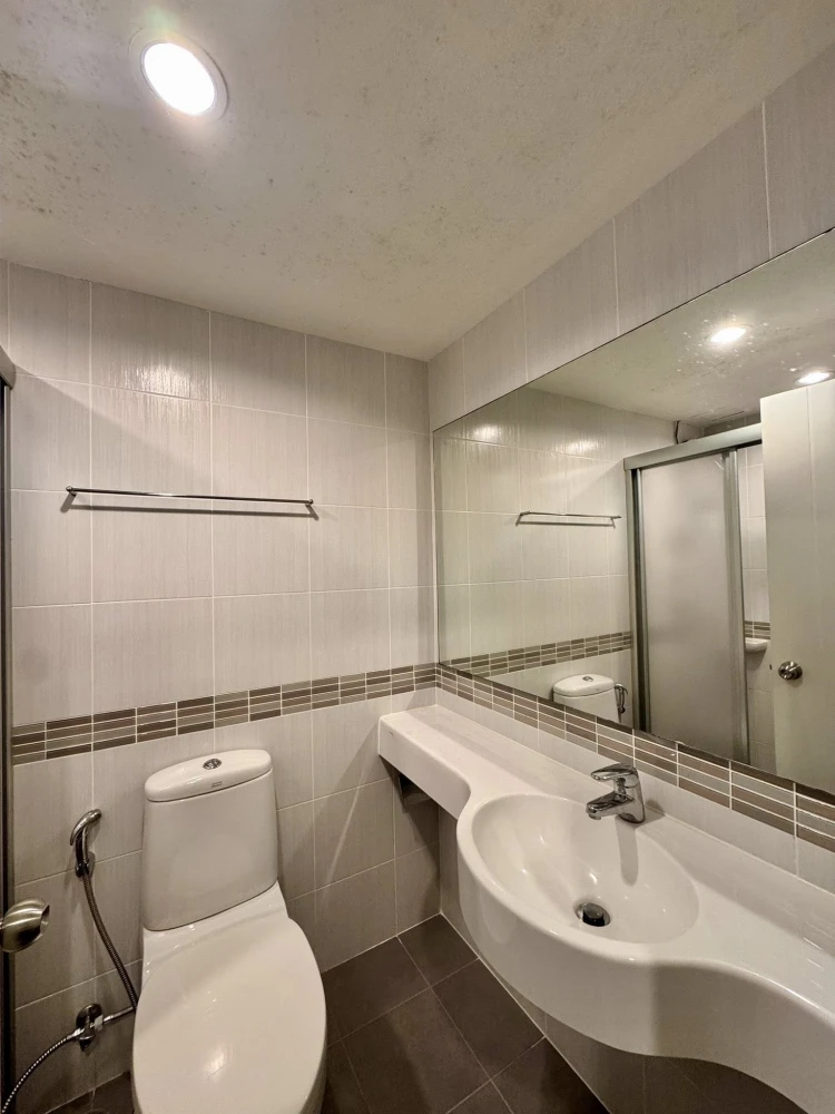 For rent: Lumpini Place Srinakarin-Huamak Station, 1 bedroom, 1 bathroom, fully furnished and equipped. Reserve now!