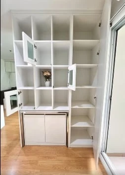 For rent: Lumpini Place Srinakarin-Huamak Station, 1 bedroom, 1 bathroom, fully furnished. Just bring your bags and move in!