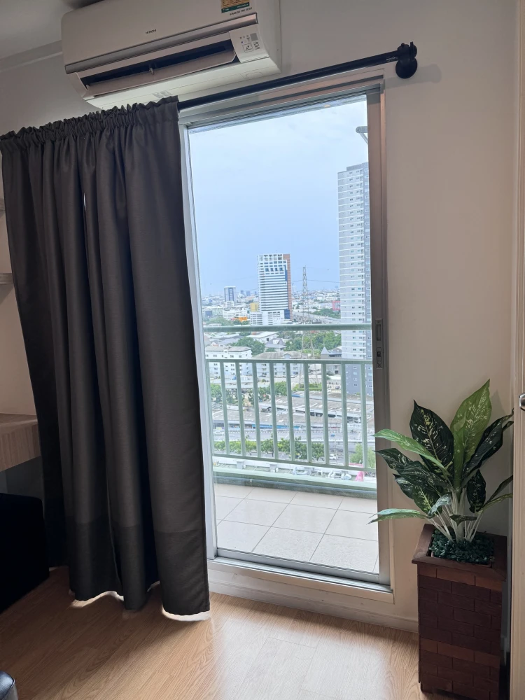 For rent: Lumpini Place Srinakarin-Huamak Station, 19th floor. Beautiful and comfortable room, fully furnished.