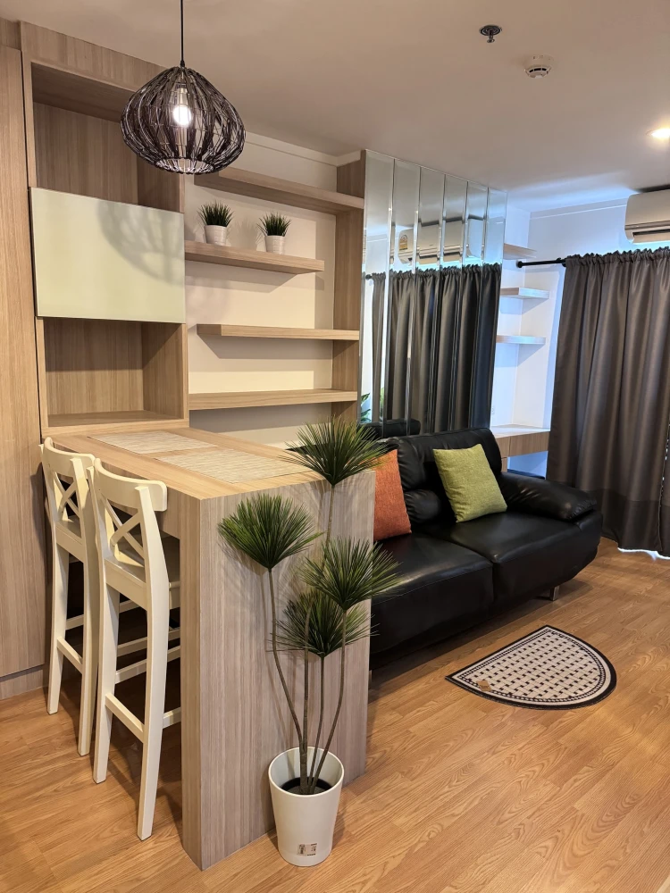 For rent: Lumpini Place Srinakarin-Huamak Station, 19th floor. Beautiful and comfortable room, fully furnished.