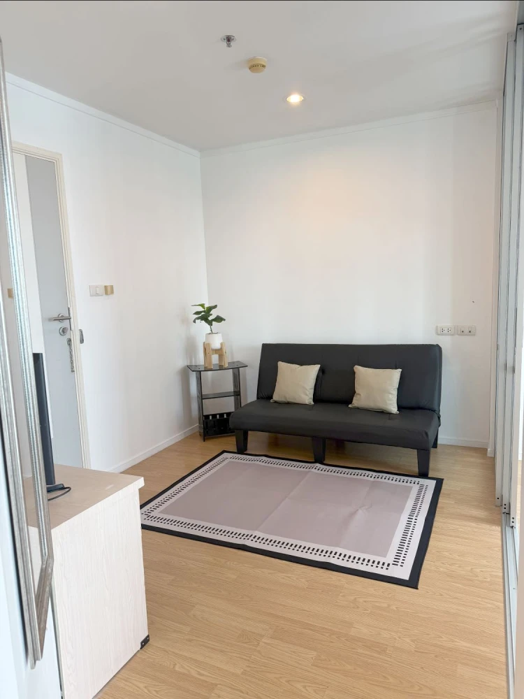 For rent: Lumpini Place Srinakarin-Huamak Station, good location, great view, near shopping mall, lots of food, fully furnished, ready to move in.