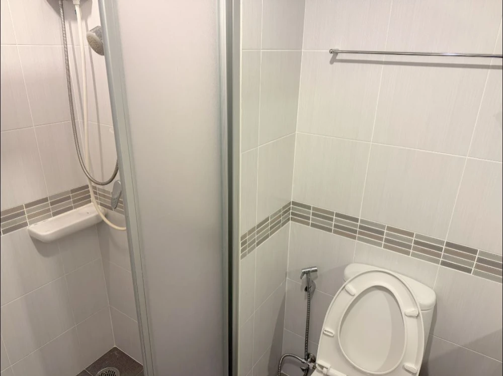 For rent: Lumpini Place Srinakarin-Huamak Station, good location, great view, near shopping mall, lots of food, fully furnished, ready to move in.