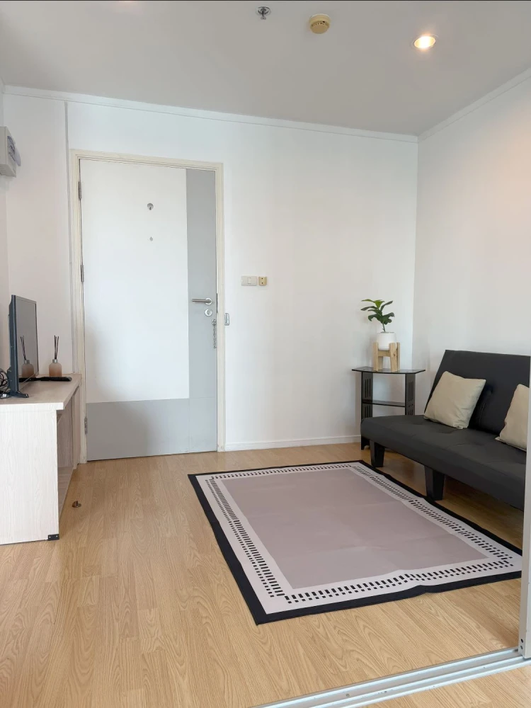 For rent: Lumpini Place Srinakarin-Huamak Station, good location, great view, near shopping mall, lots of food, fully furnished, ready to move in.