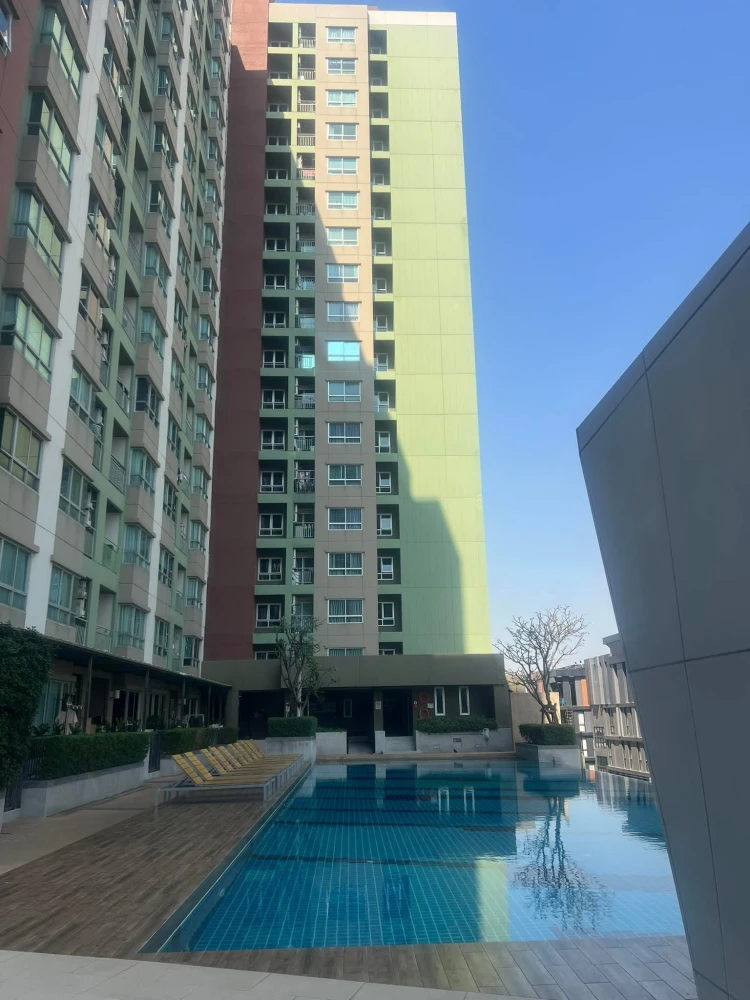 For rent: Lumpini Place Srinakarin-Huamak Station. Beautiful sunset view, not hot, quiet, high floor. Book now!