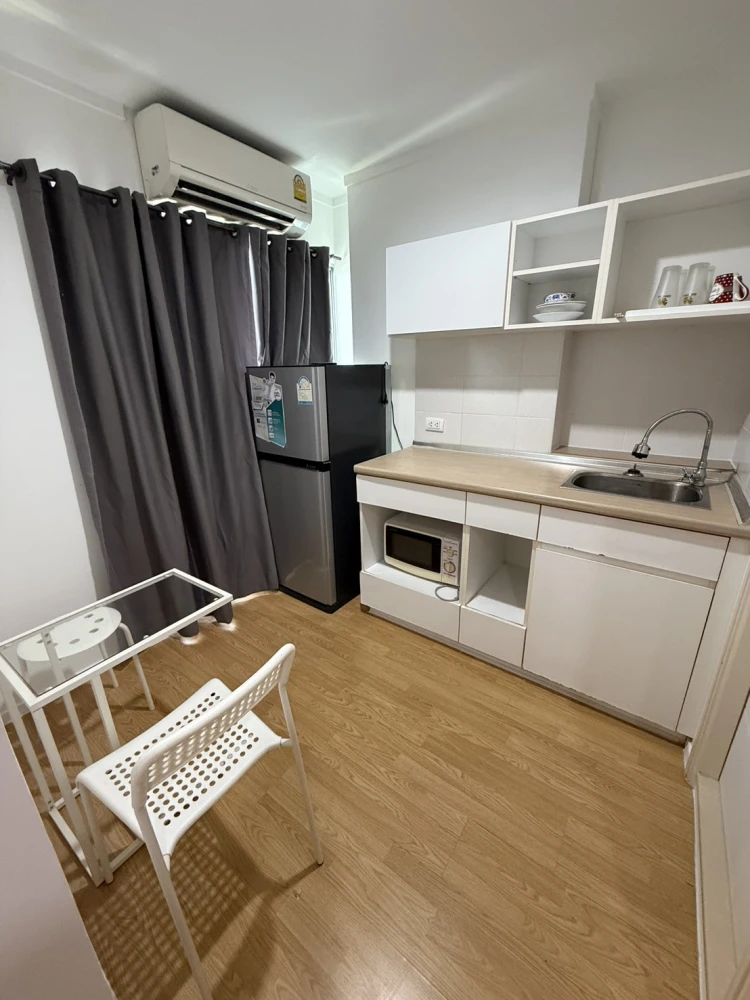 For rent: Lumpini Place Srinakarin-Huamak Station. A comfortable room, fully furnished with all amenities. Book now!
