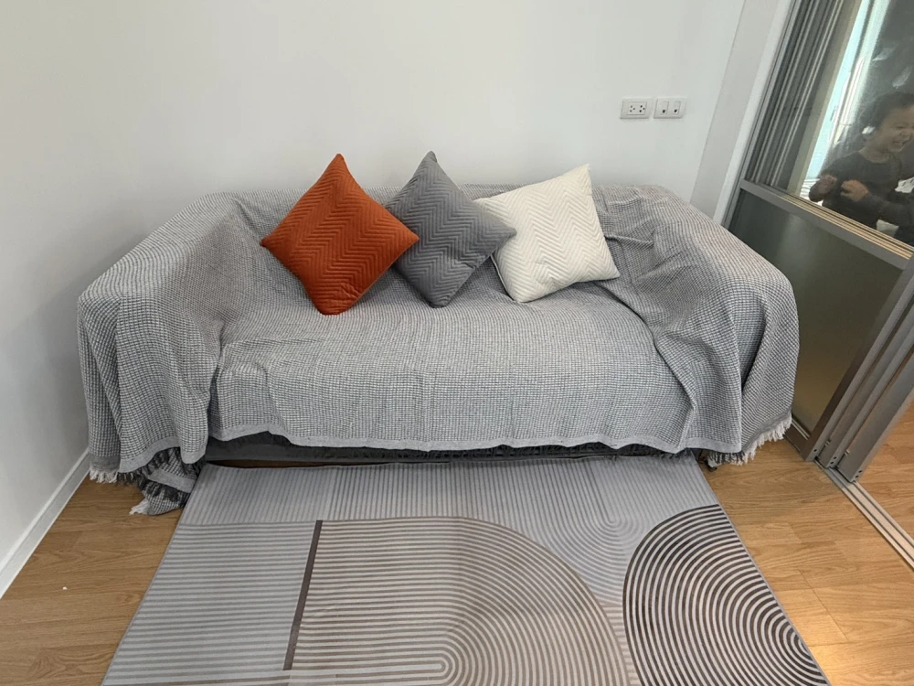 For rent: Lumpini Place Srinakarin-Huamak Station. A comfortable room, fully furnished with all amenities. Book now!