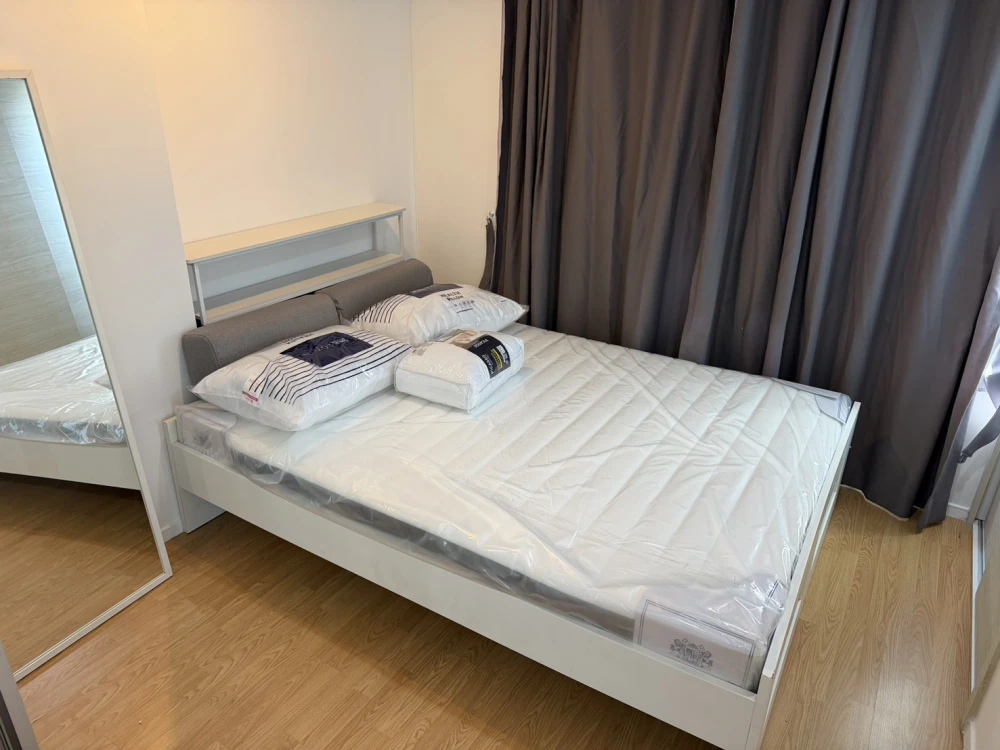 For rent: Lumpini Place Srinakarin-Huamak Station. A comfortable room, fully furnished with all amenities. Book now!