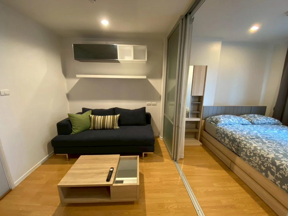 For rent: Lumpini Place Srinakarin-Huamak Station. Nice room, fully furnished. Book now!