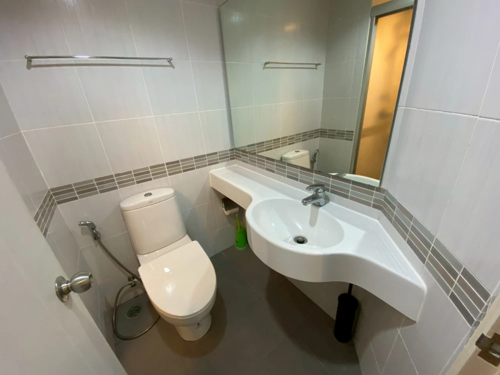 For rent: Lumpini Place Srinakarin-Huamak Station. Nice room, fully furnished. Book now!