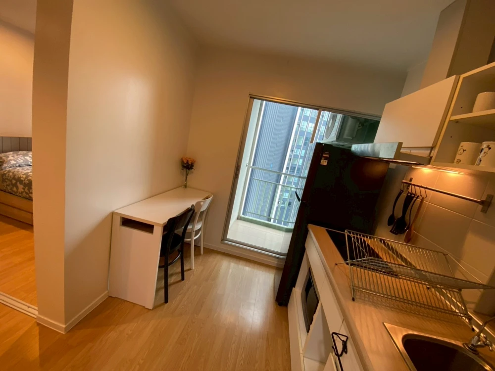 For rent: Lumpini Place Srinakarin-Huamak Station. Nice room, fully furnished. Book now!