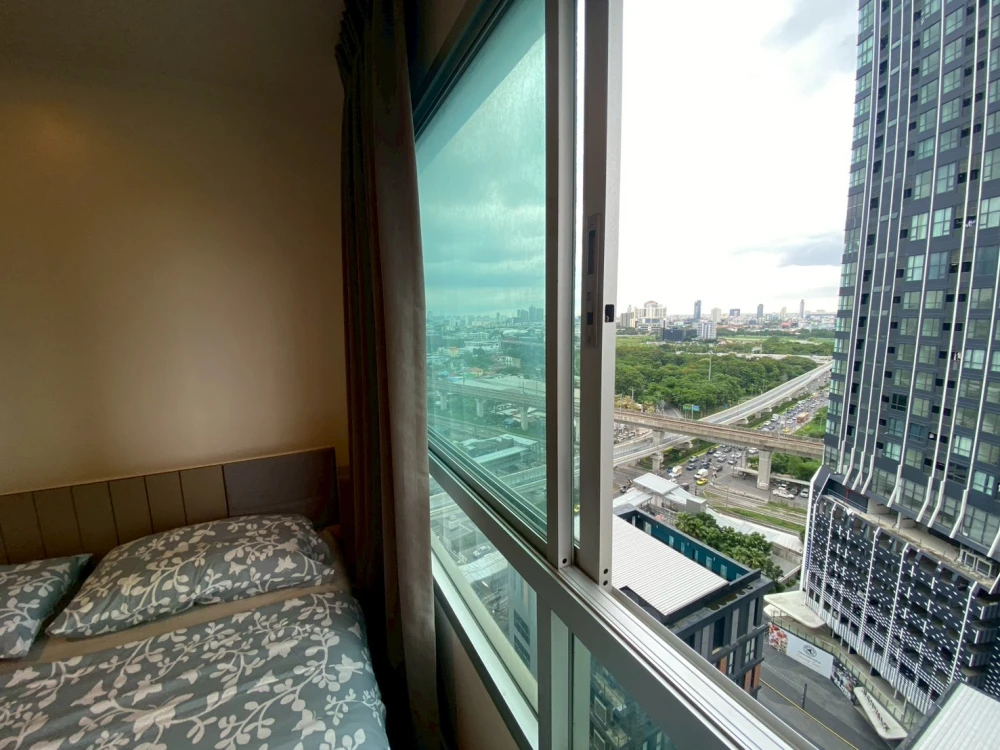For rent: Lumpini Place Srinakarin-Huamak Station. Nice room, fully furnished. Book now!