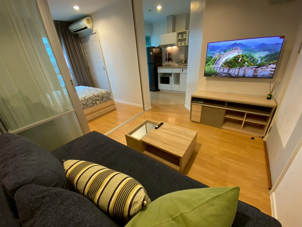 For rent: Lumpini Place Srinakarin-Huamak Station. Nice room, fully furnished. Book now!