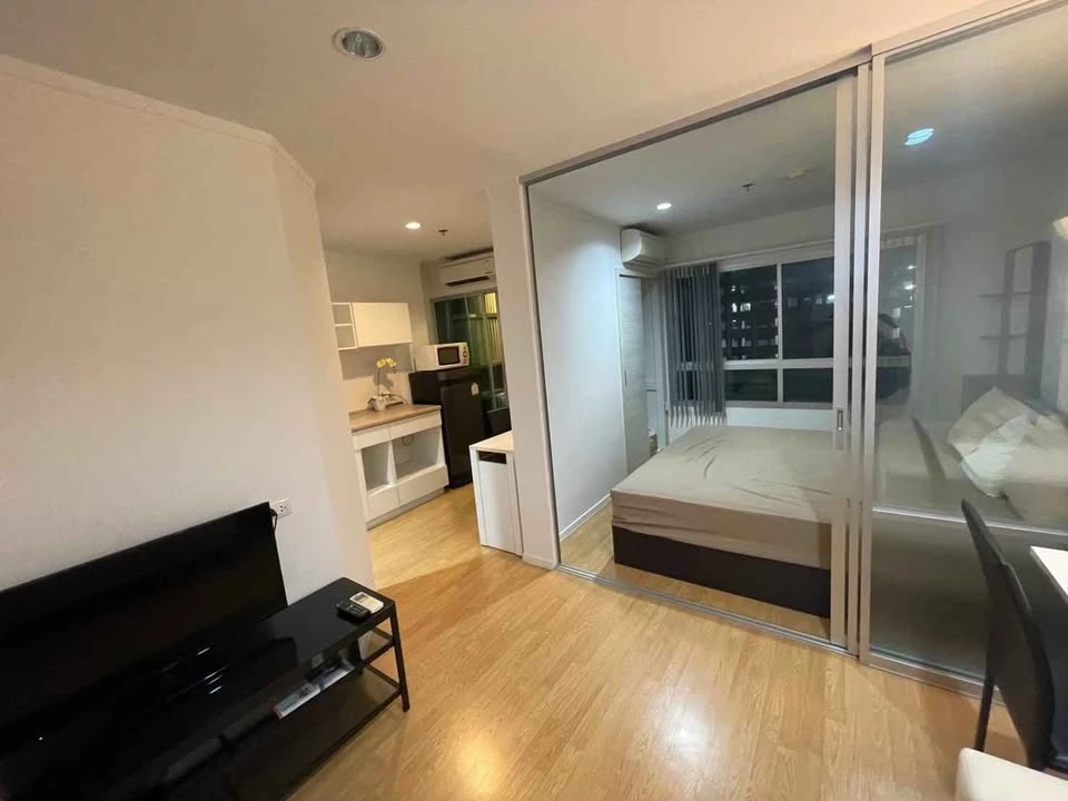 For rent: Lumpini Place Srinakarin-Huamak Station, ready to move in, fully furnished, just bring your bags.