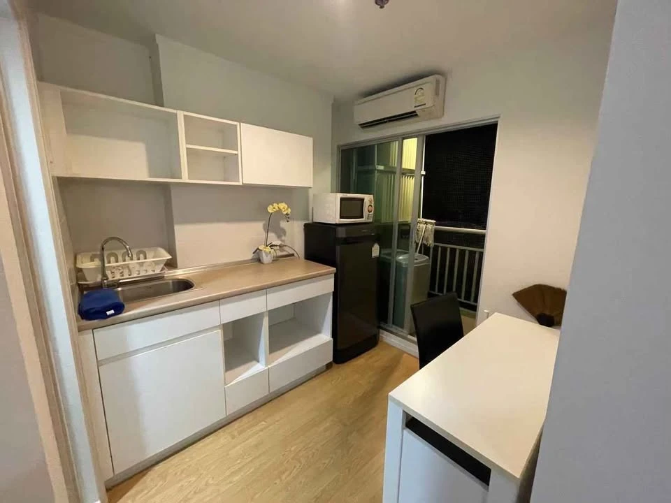 For rent: Lumpini Place Srinakarin-Huamak Station, ready to move in, fully furnished, just bring your bags.