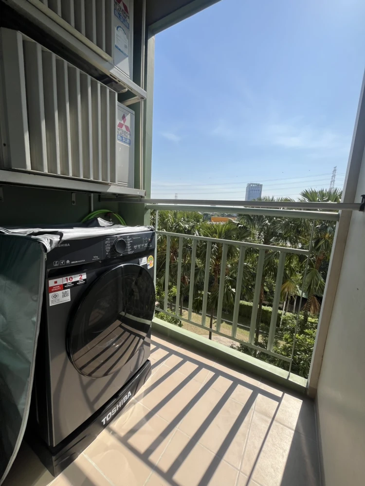 For rent: Lumpini Place Srinakarin-Huamak Station, studio room, good location, convenient transportation, beautiful view, no blocking, reserve now.