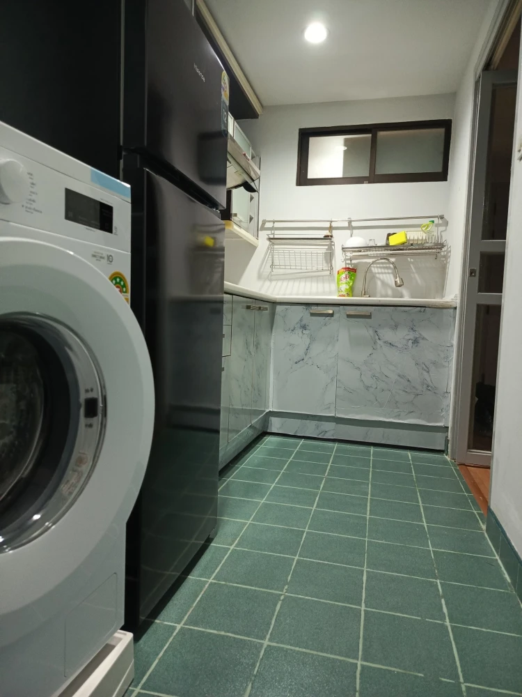 For rent: Lumpini Place Suanplu-Sathorn, spacious room, ready to move in, fully furnished, reserve now.