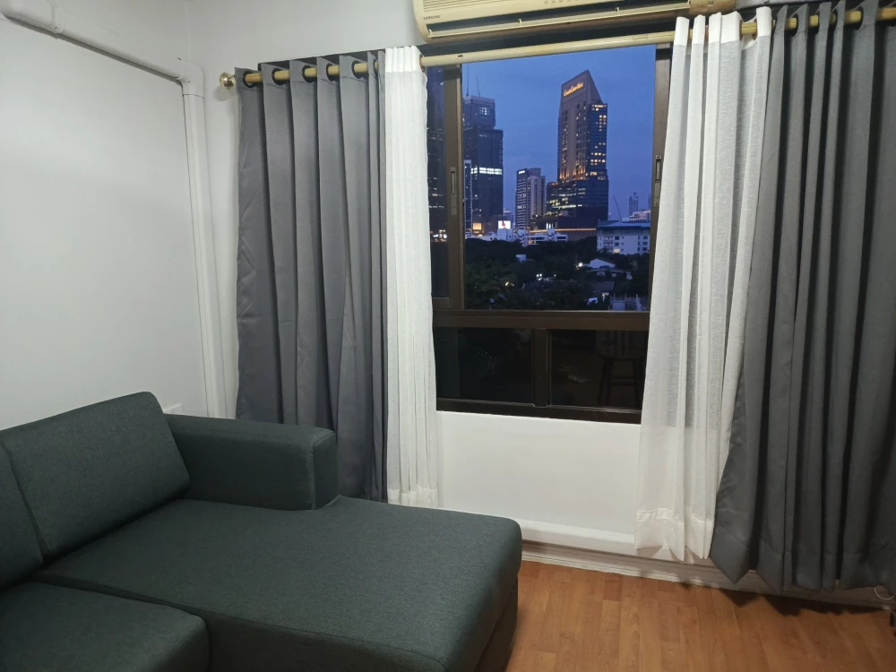 For rent: Lumpini Place Suanplu-Sathorn, spacious room, ready to move in, fully furnished, reserve now.