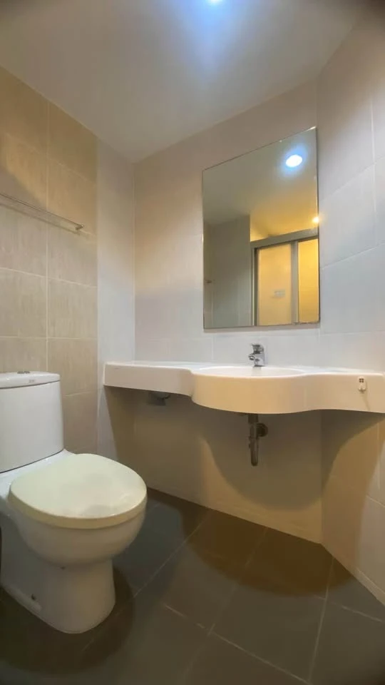 For rent: Lumpini Place Suksawat - Rama 2, 1 bedroom, 1 bathroom, fully furnished, great location, not hot, don't miss out!