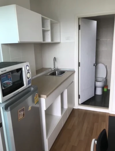 For rent: Lumpini Place Suksawat - Rama 2. Ready to move in, fully furnished, affordable price. High floor, river view. Don't miss out, book now!