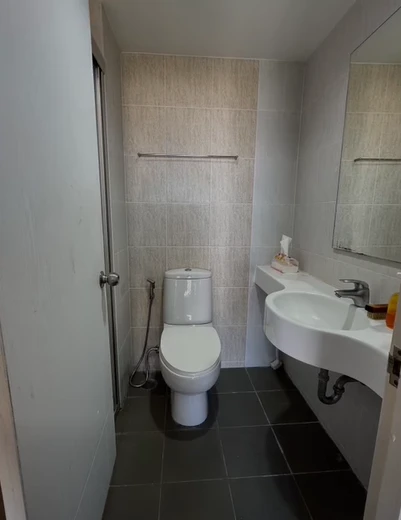 For rent: Lumpini Place Suksawat - Rama 2. Ready to move in, fully furnished, affordable price. High floor, river view. Don't miss out, book now!