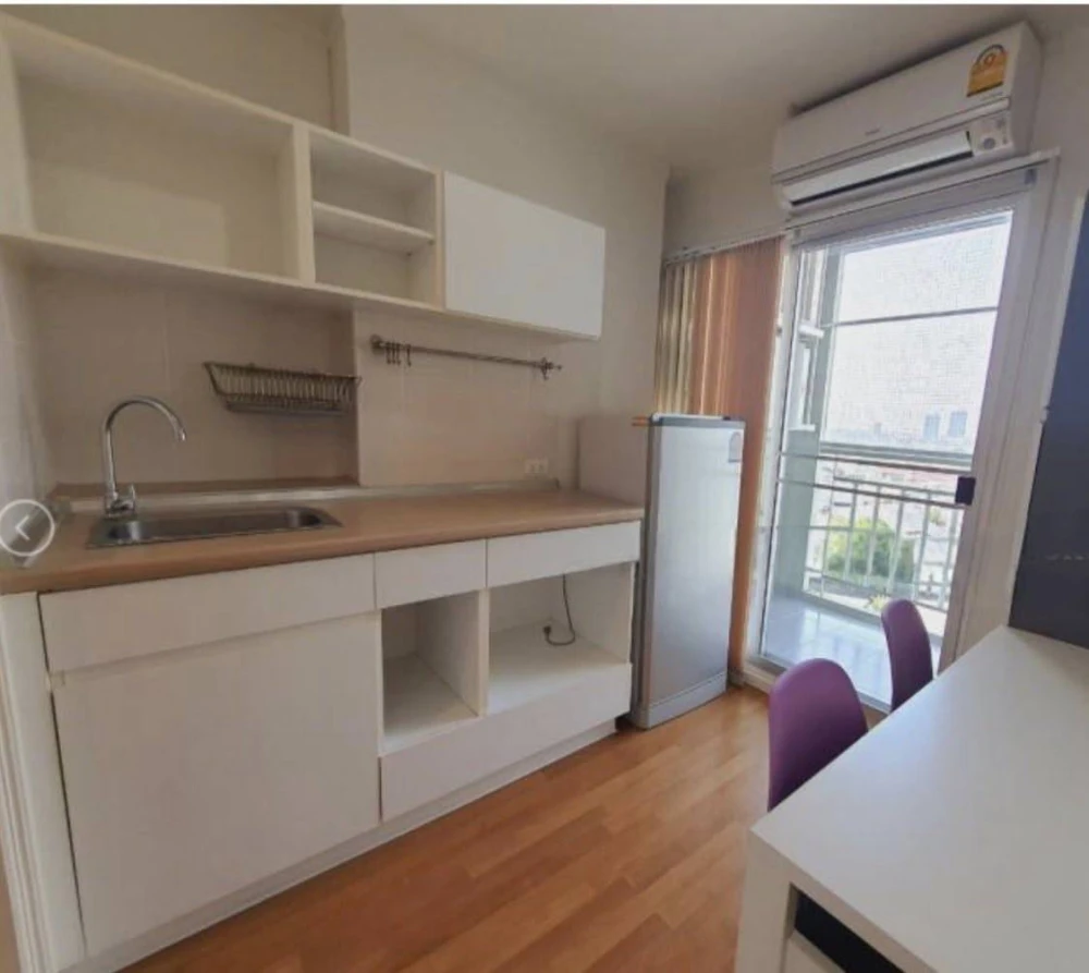 For rent: Lumpini Place Suksawat - Rama 2. Fully furnished room at an affordable price. High floor with good ventilation. Book now!