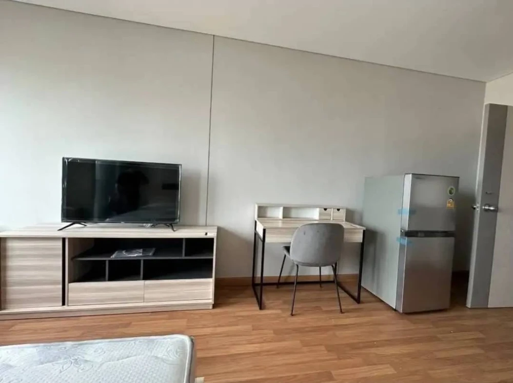 For rent: Lumpini Place Taopoon - Interchange, 16th floor, nice room, fully furnished, reserve now.
