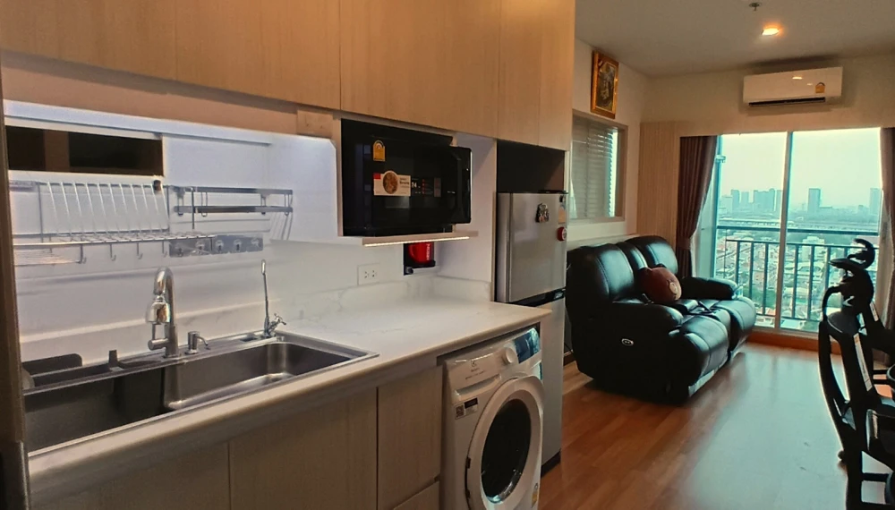 For rent: Lumpini Place Taopoon - Interchange, 25th floor. Nice, fully furnished unit. Book now!