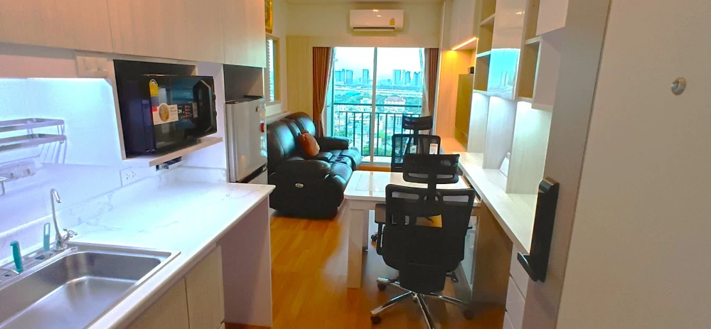 For rent: Lumpini Place Taopoon - Interchange, 25th floor. Nice, fully furnished unit. Book now!