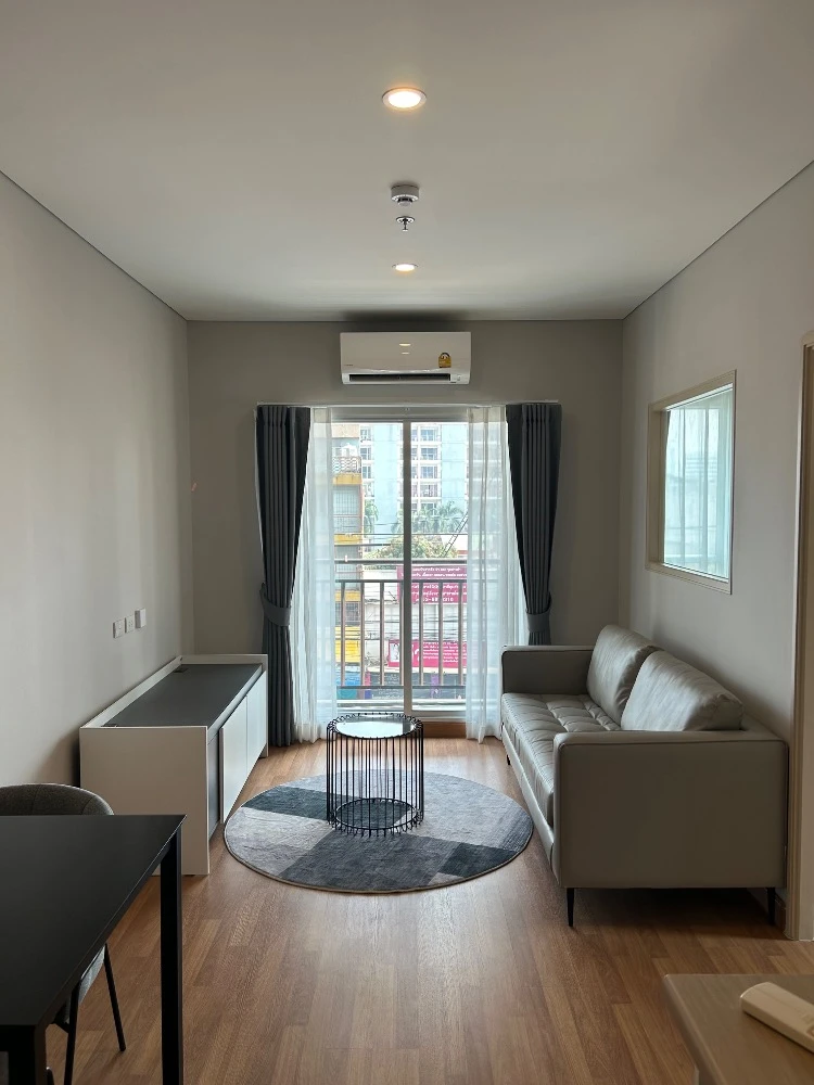 For rent: Lumpini Place Taopoon - Interchange, 5th floor, fully furnished room, just bring your bags and move in. Reserve now!