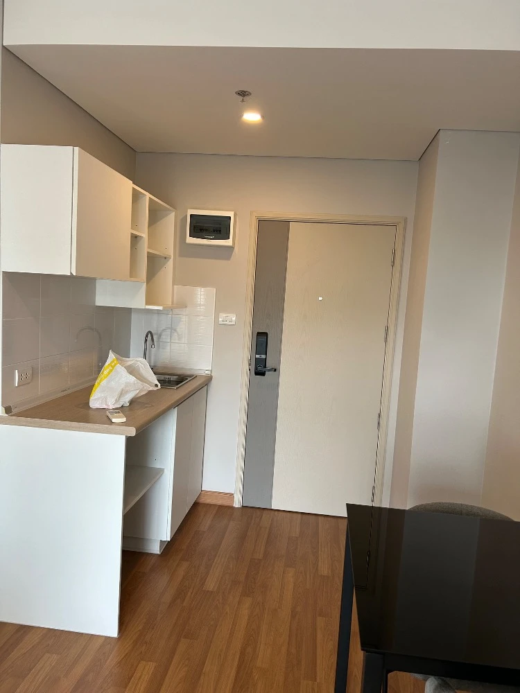 For rent: Lumpini Place Taopoon - Interchange, 5th floor, fully furnished room, just bring your bags and move in. Reserve now!