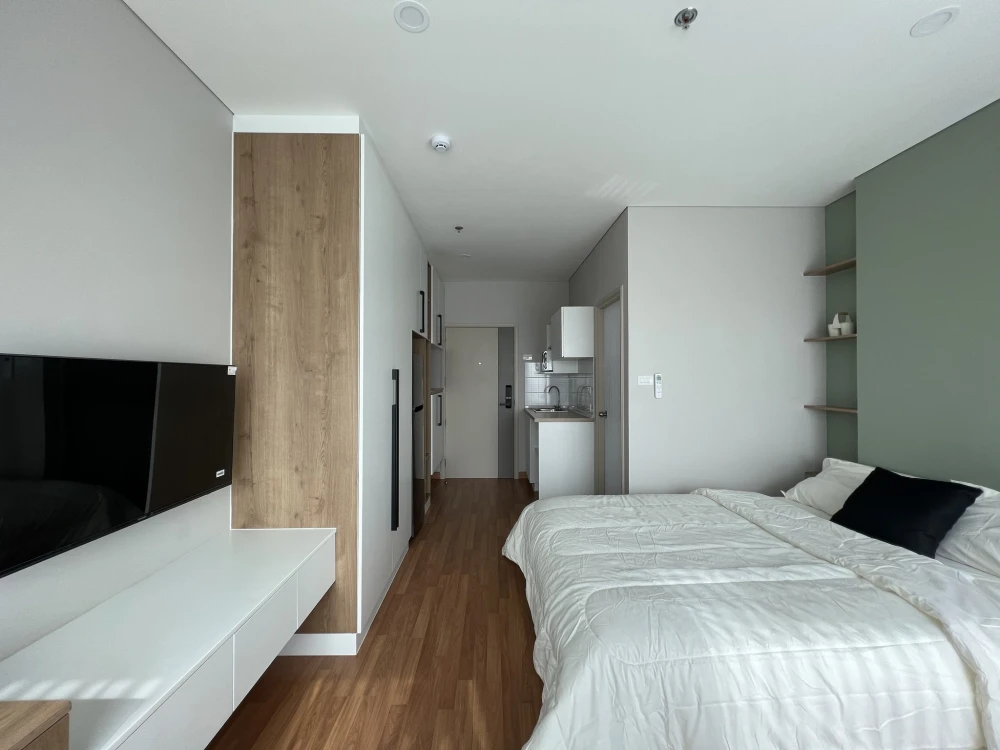For rent: Lumpini Place Taopoon - Interchange, a comfortable room, decorated in a controlled tone, comes with complete furniture, book now.