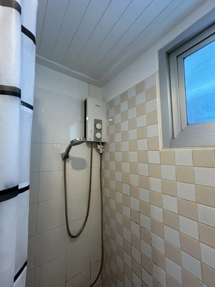 For rent: Lumpini Place Watercliff, corner unit with no shared walls on two sides. Very few occupants on the entire floor, extremely quiet and private