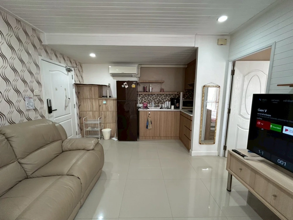 For rent: Lumpini Place Watercliff, corner unit with no shared walls on two sides. Very few occupants on the entire floor, extremely quiet and private