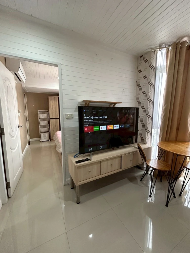 For rent: Lumpini Place Watercliff, corner unit with no shared walls on two sides. Very few occupants on the entire floor, extremely quiet and private