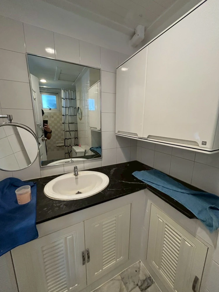 For rent: Lumpini Place Watercliff, corner unit with no shared walls on two sides. Very few occupants on the entire floor, extremely quiet and private