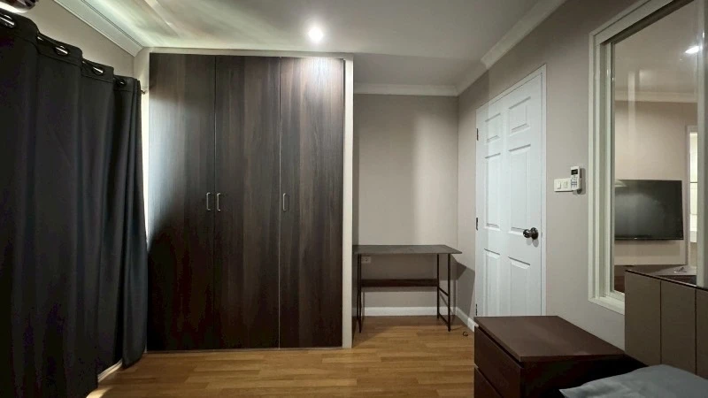 ให้เช่า Lumpini Place นราธิวาส – เจ้าพระยา ได้วิวแม่น้ำ Built -in เฟอร์นิเจอร์ครบหิ้วกระป๋าเข้ามาอยู่ได้เลย