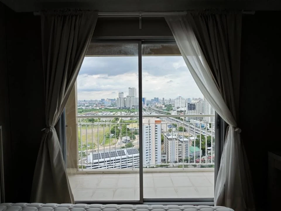 For rent: Lumpini Place Rama 9-Ratchada, panoramic view, decorated in a cozy, minimalist style, simple, warm, with attention to every detail. Reserve