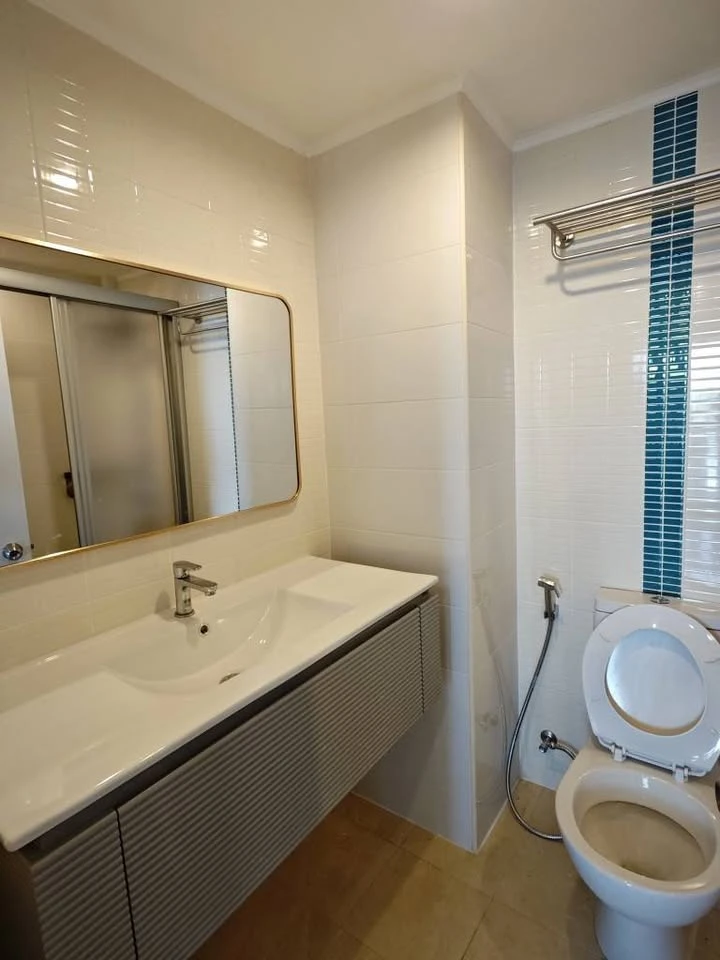 For rent: Lumpini Place Rama 9-Ratchada, panoramic view, decorated in a cozy, minimalist style, simple, warm, with attention to every detail. Reserve