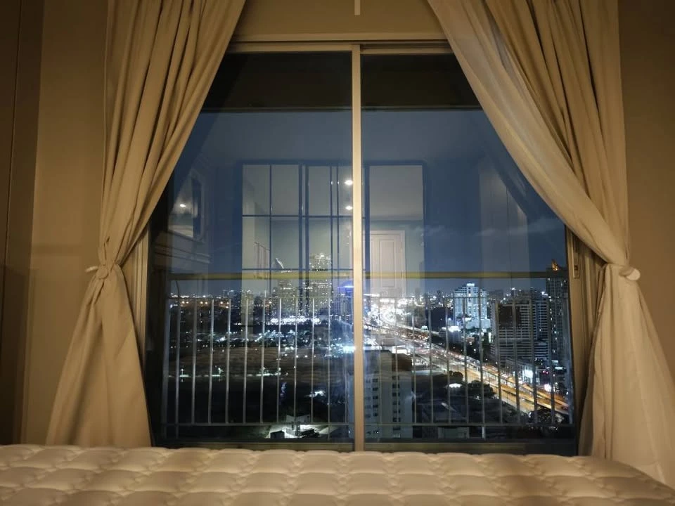 For rent: Lumpini Place Rama 9-Ratchada, panoramic view, decorated in a cozy, minimalist style, simple, warm, with attention to every detail. Reserve